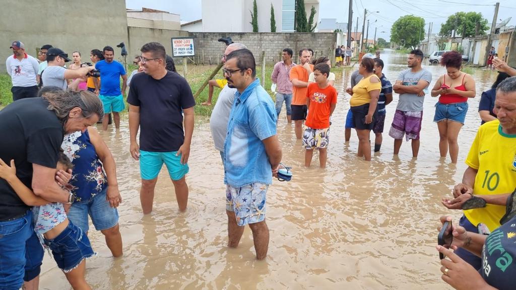 AÇÕES PARA RESOLVER ALAGAMENTOS EM GURIRI NORTE: ÁGUA CHEGOU NO RIO!