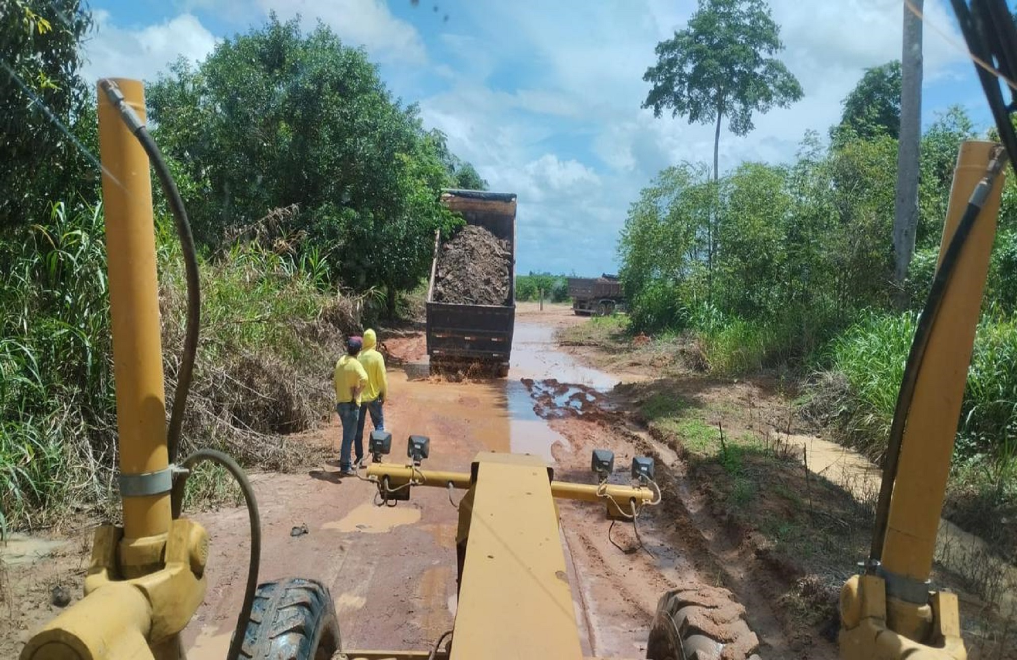 ESFORÇO CONJUNTO PARA ACELERAR A RECUPERAÇÃO DAS ESTRADAS NAS ZONAS RURAIS DE SÃO MATEUS