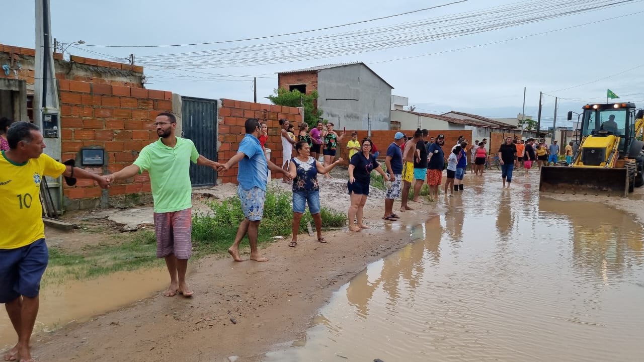 AÇÕES PARA RESOLVER ALAGAMENTOS EM GURIRI NORTE: ÁGUA CHEGOU NO RIO!