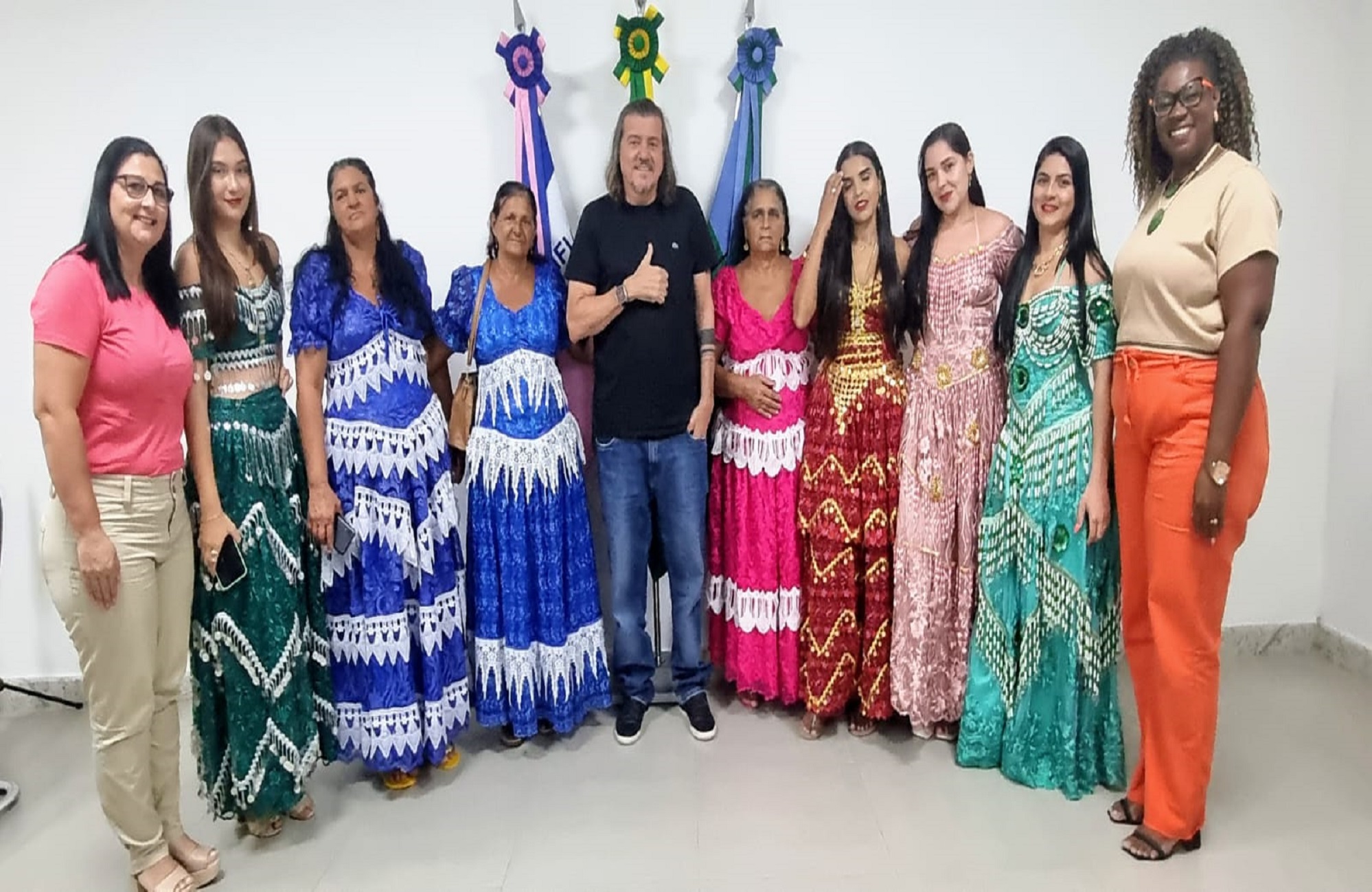 NO DIA INTERNACIONAL DAS MULHERES, PREFEITURA DE SÃO MATEUS RECEBE VISITA DAS MULHERES REPRESENTANTES DA COMUNIDADE CIGANA