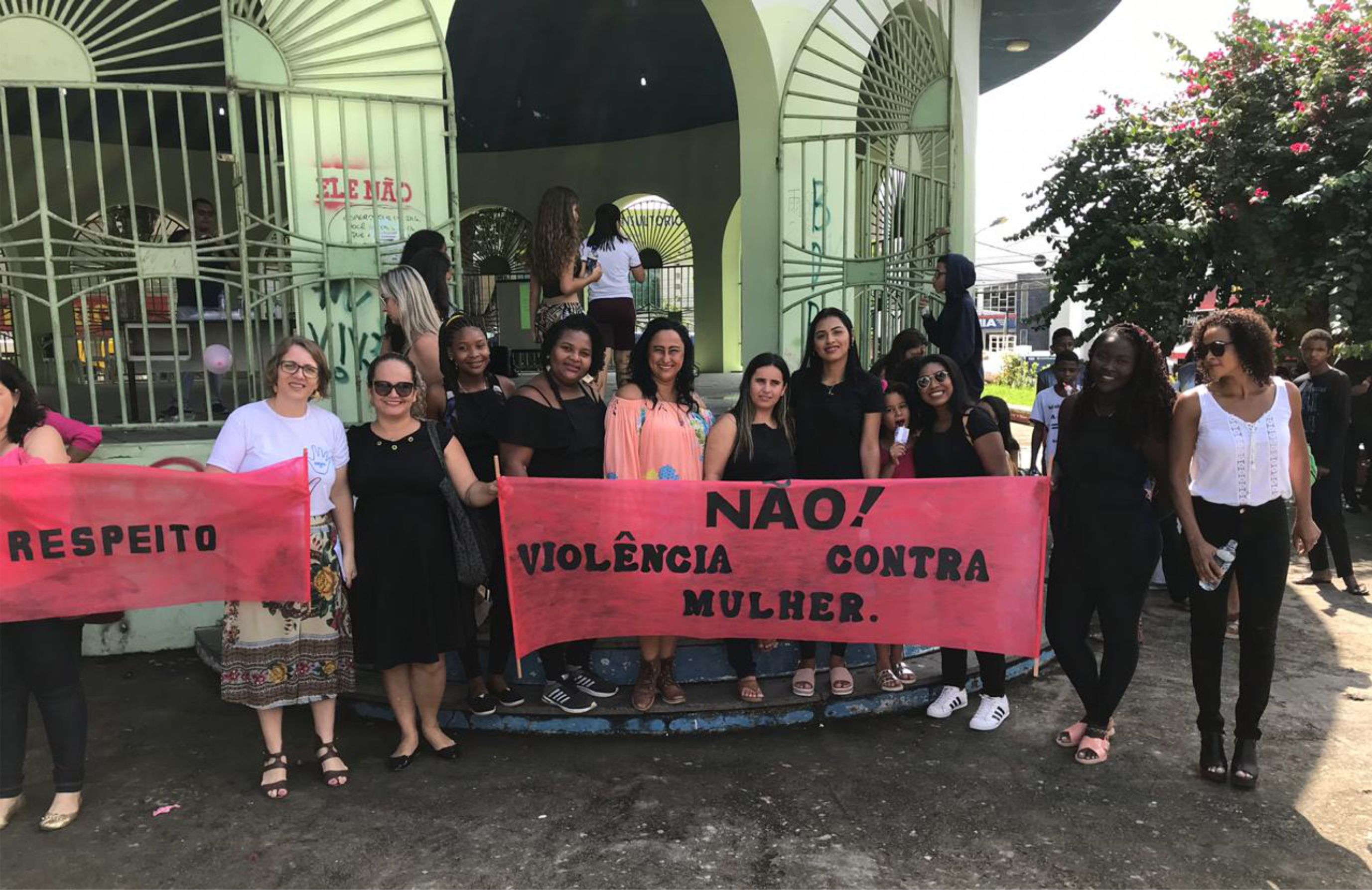 PMSM realiza passeata pelo Fim da Violência contra as Mulheres