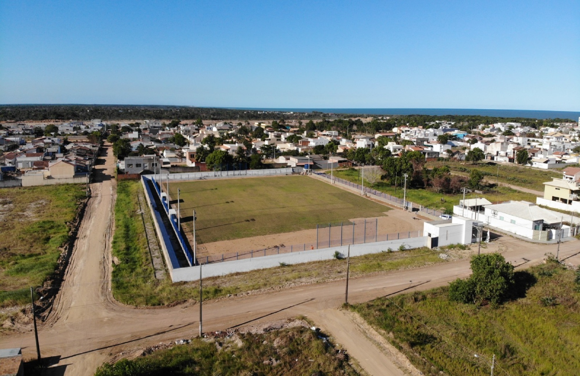 COM 80 POR CENTO DAS OBRAS CONCLUÍDAS, CAMPO DE FUTEBOL DA ILHA DE GURIRI VEM ATENDER UMA DEMANDA HISTÓRICA