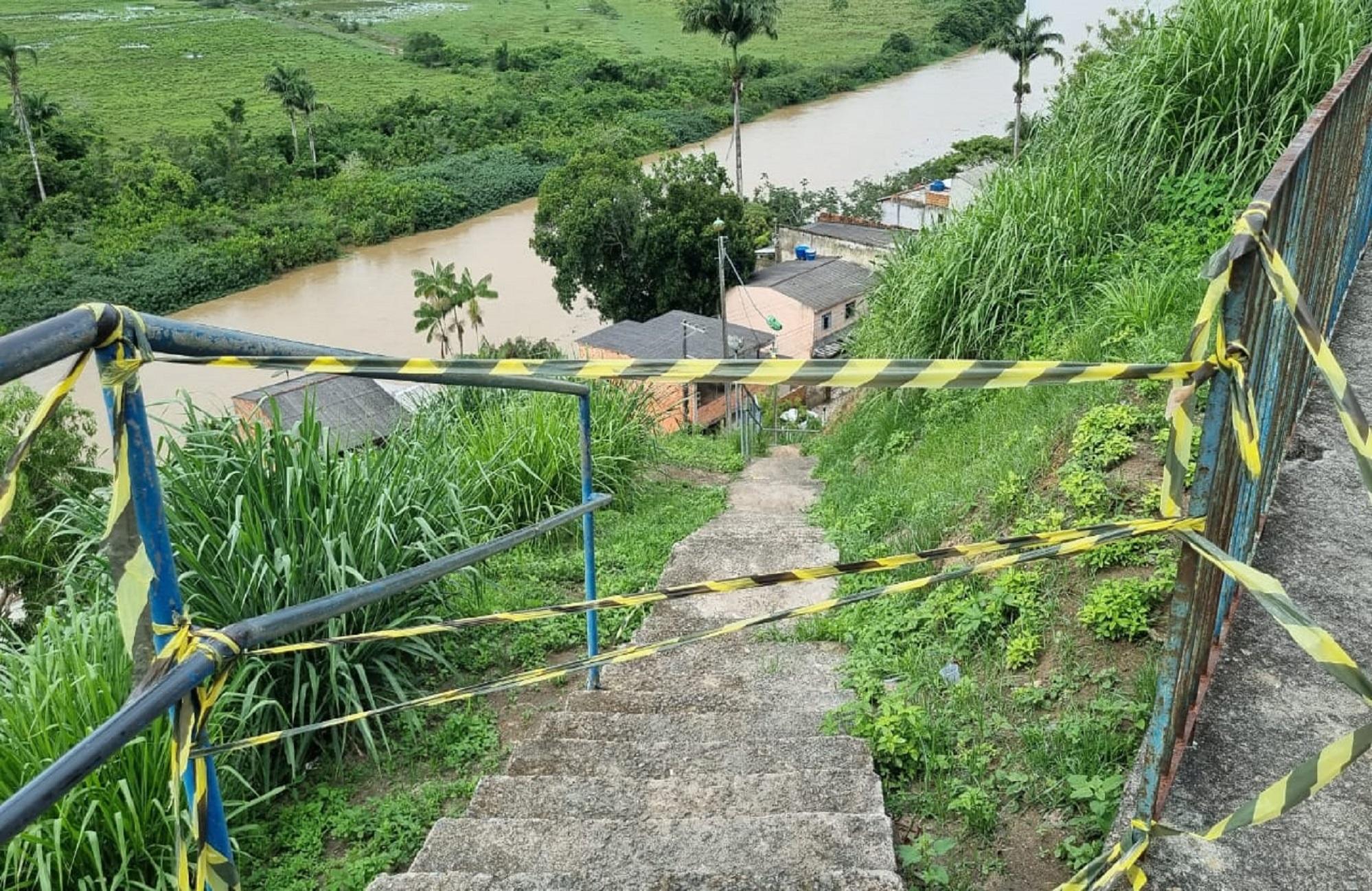 EMERGÊNCIA EM SÃO MATEUS POR CAUSA DAS CHUVAS: 45 FAMÍLIAS ATENDIDAS E 53 PESSOAS DESABRIGADAS