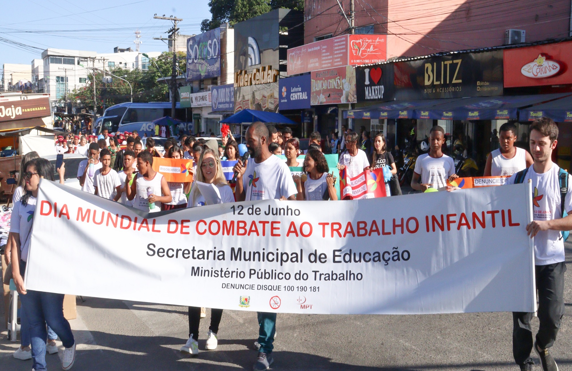 PASSEATA PARA LEMBRAR O DIA MUNDIAL DE COMBATE AO TRABALHO INFANTIL