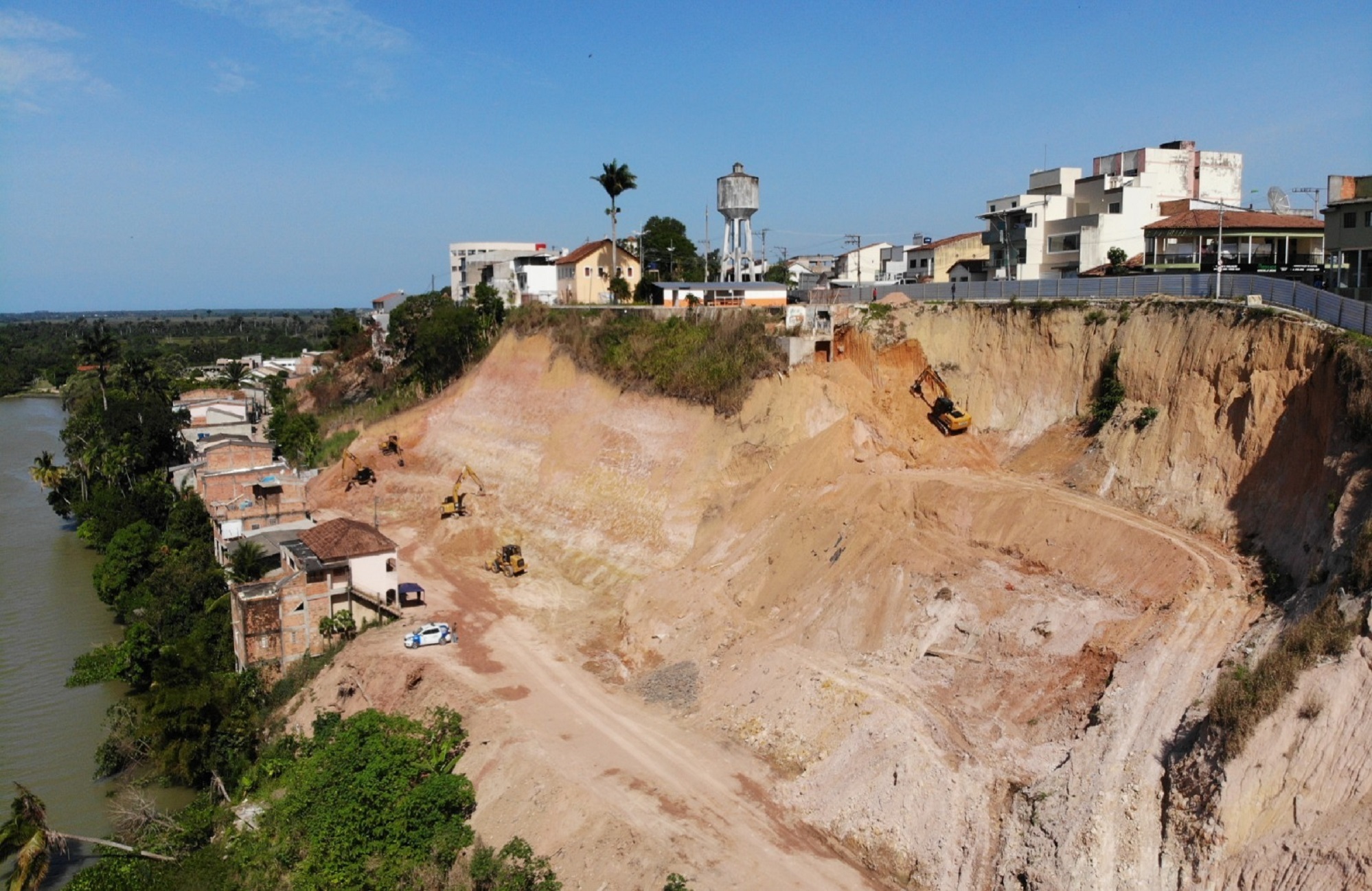 CONTENÇÃO DE ENCOSTA NA LADEIRA DO BESOURO: CONDIÇÕES CLIMÁTICAS FAVORECEM O BOM ANDAMENTO DOS TRABALHOS