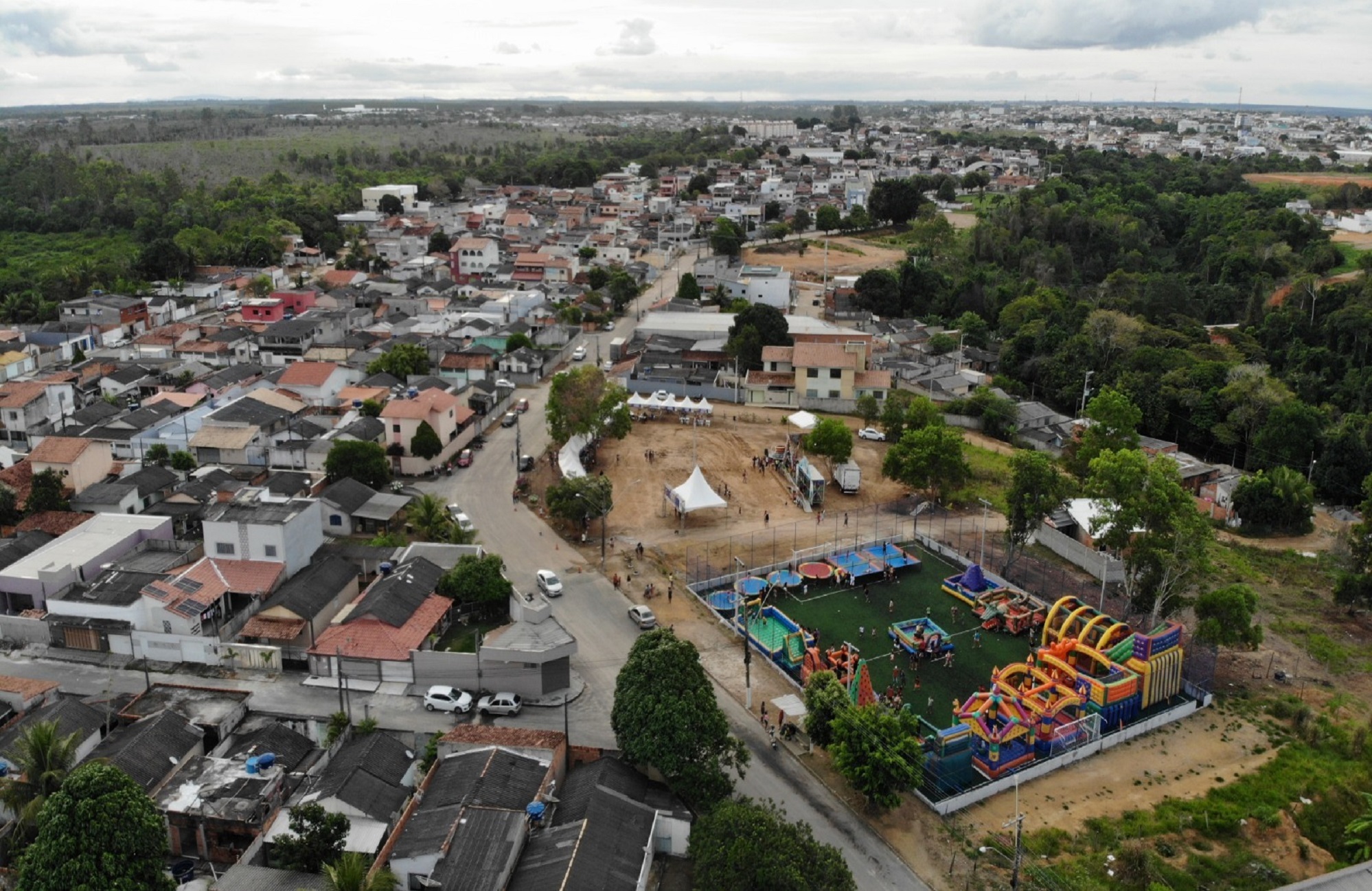 PREFEITURA EM AÇÃO – COMUNIDADE PRESENTE: AS EQUIPES ESTÃO NO BAIRRO COHAB E DÁ ATÉ PARA EMITIR CARTEIRA DE IDENTIDADE