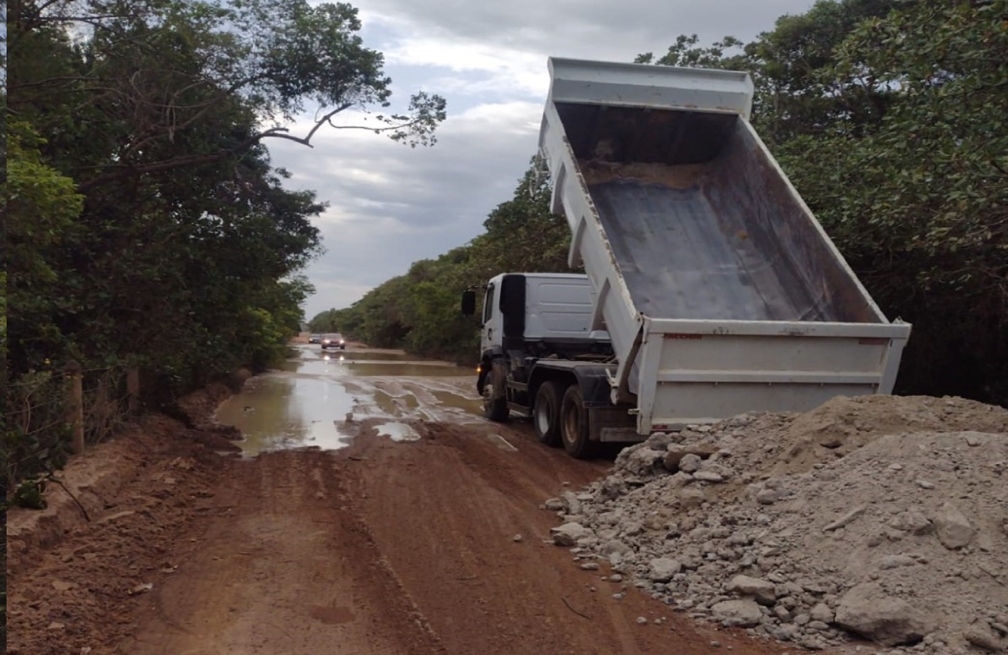 AÇÃO CONJUNTA ENTRE PREFEITURA, DER-ES E COMUNIDADE RESTABELECE O ACESSO A BARRA NOVA NORTE