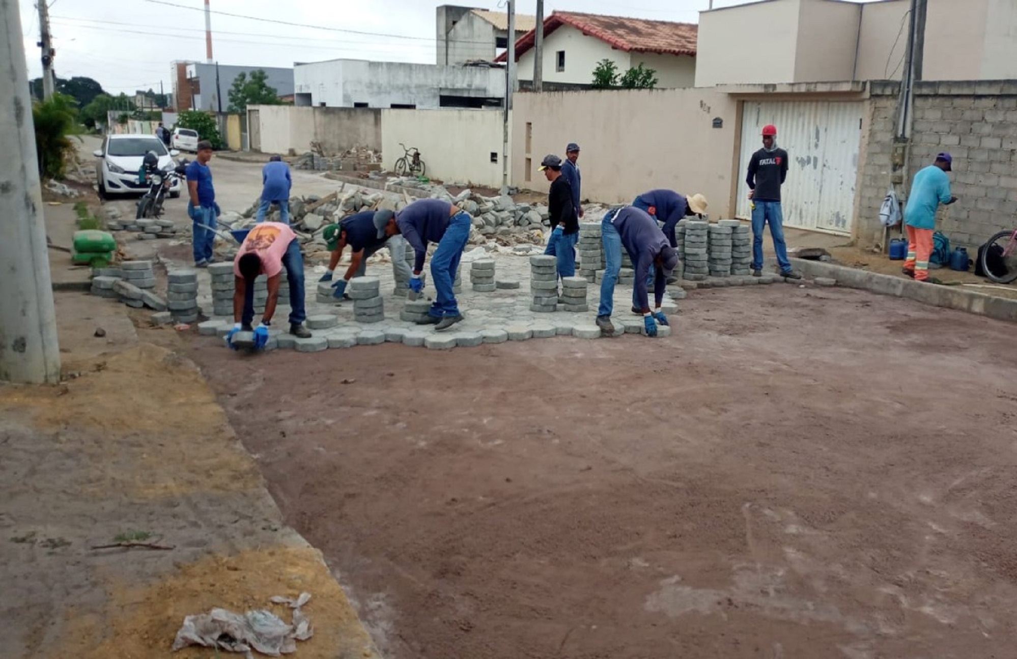 AVENIDA ROBERTO SILVARES, DO NOVA SÃO MATEUS, GANHA CALÇAMENTO NOVO