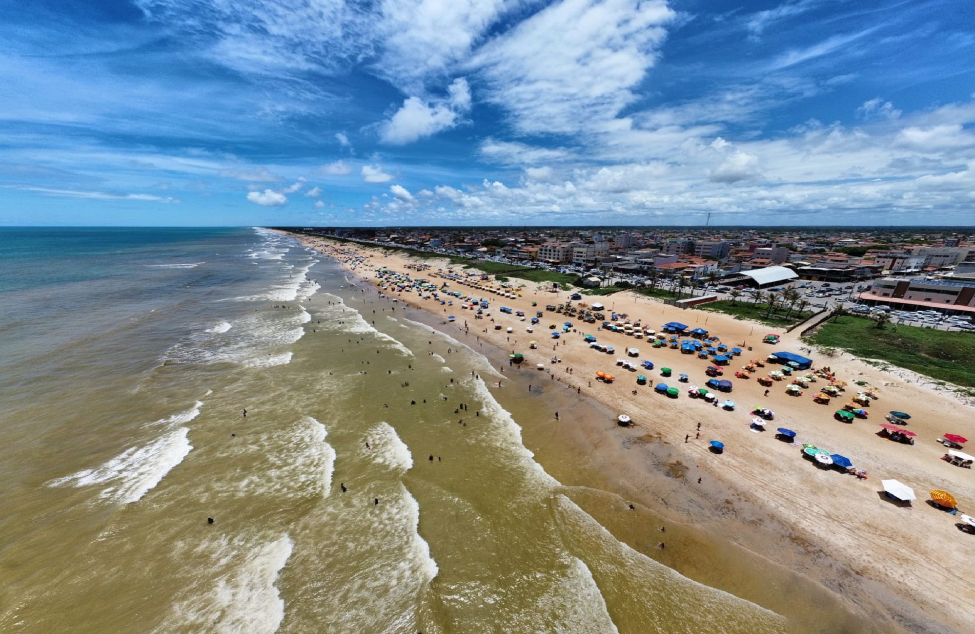 VERÃO EM SÃO MATEUS: SEJAM BEM-VINDOS À PRAIA DE GURIRI, UMA DAS MAIS LINDAS, LIMPAS E SEGURAS DO PAÍS