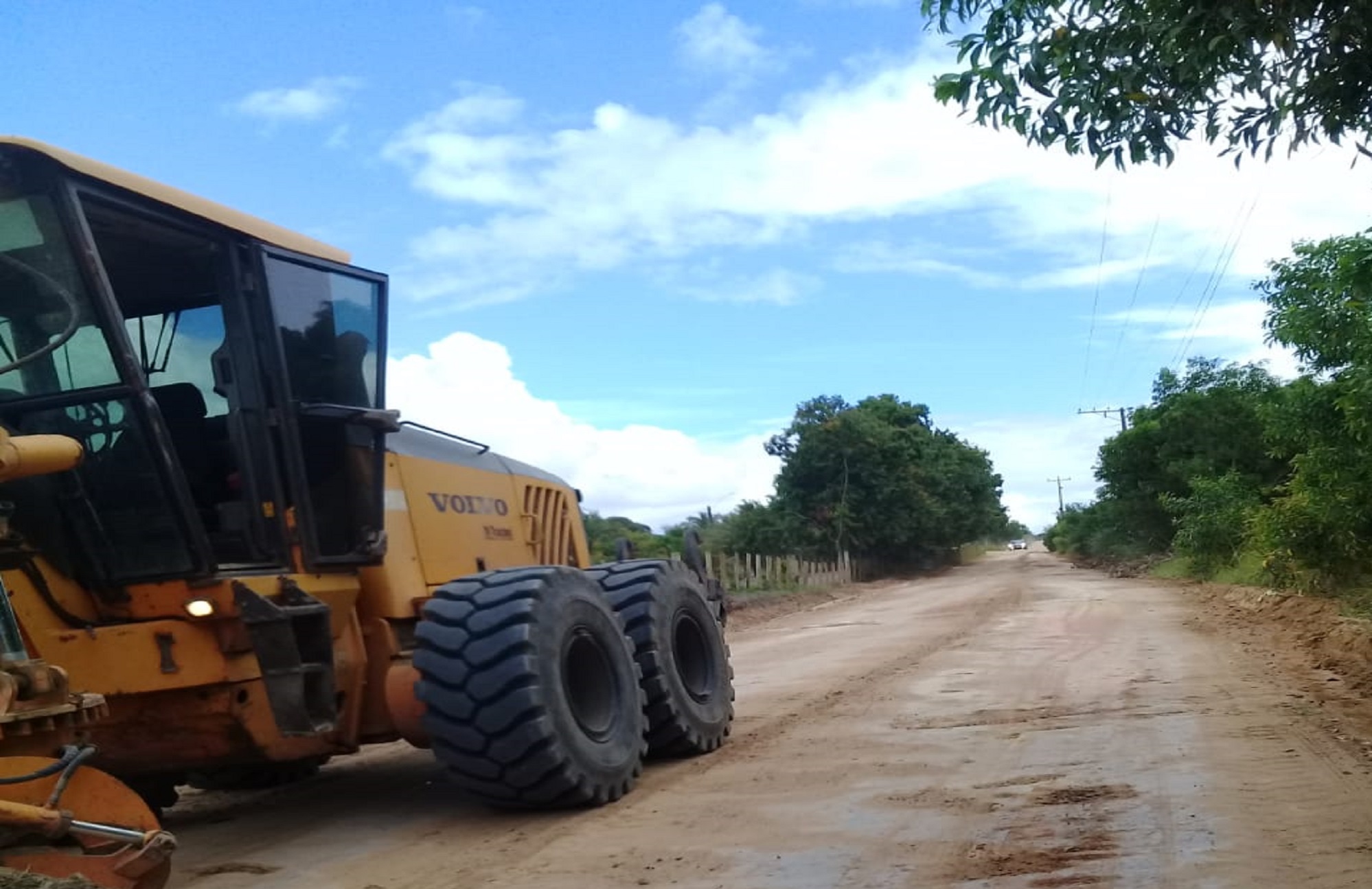 PREFEITURA DE SÃO MATEUS DÁ MANUTENÇÃO ÀS VIAS DE ACESSO A PONTOS TURÍSTICOS