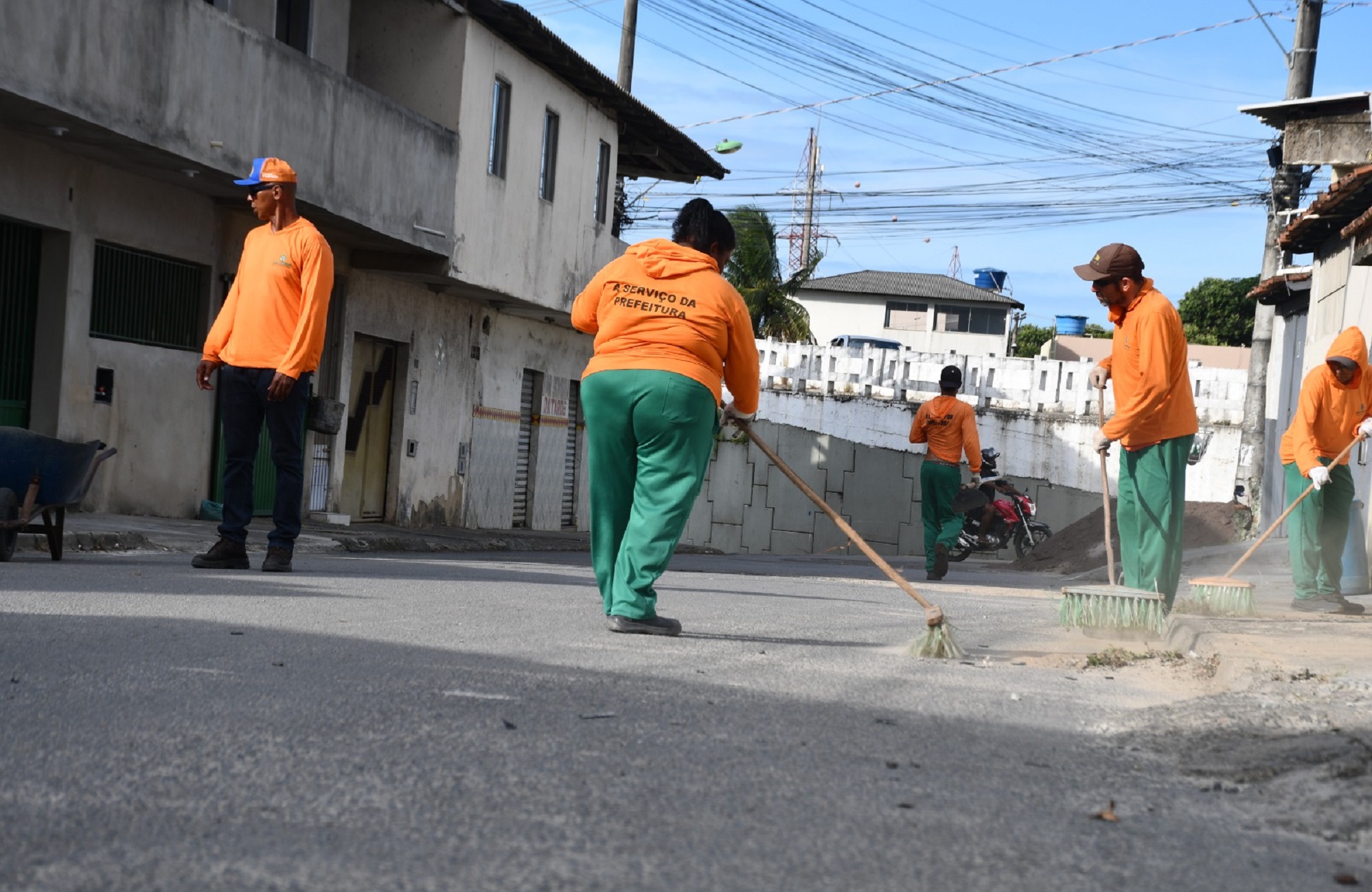 SISTEMA DE MUTIRÃO EM SÃO MATEUS: VÁRIAS EQUIPES INTEGRADAS PARA OTIMIZAR RESULTADOS NA LIMPEZA E MANUTENÇÃO URBANA