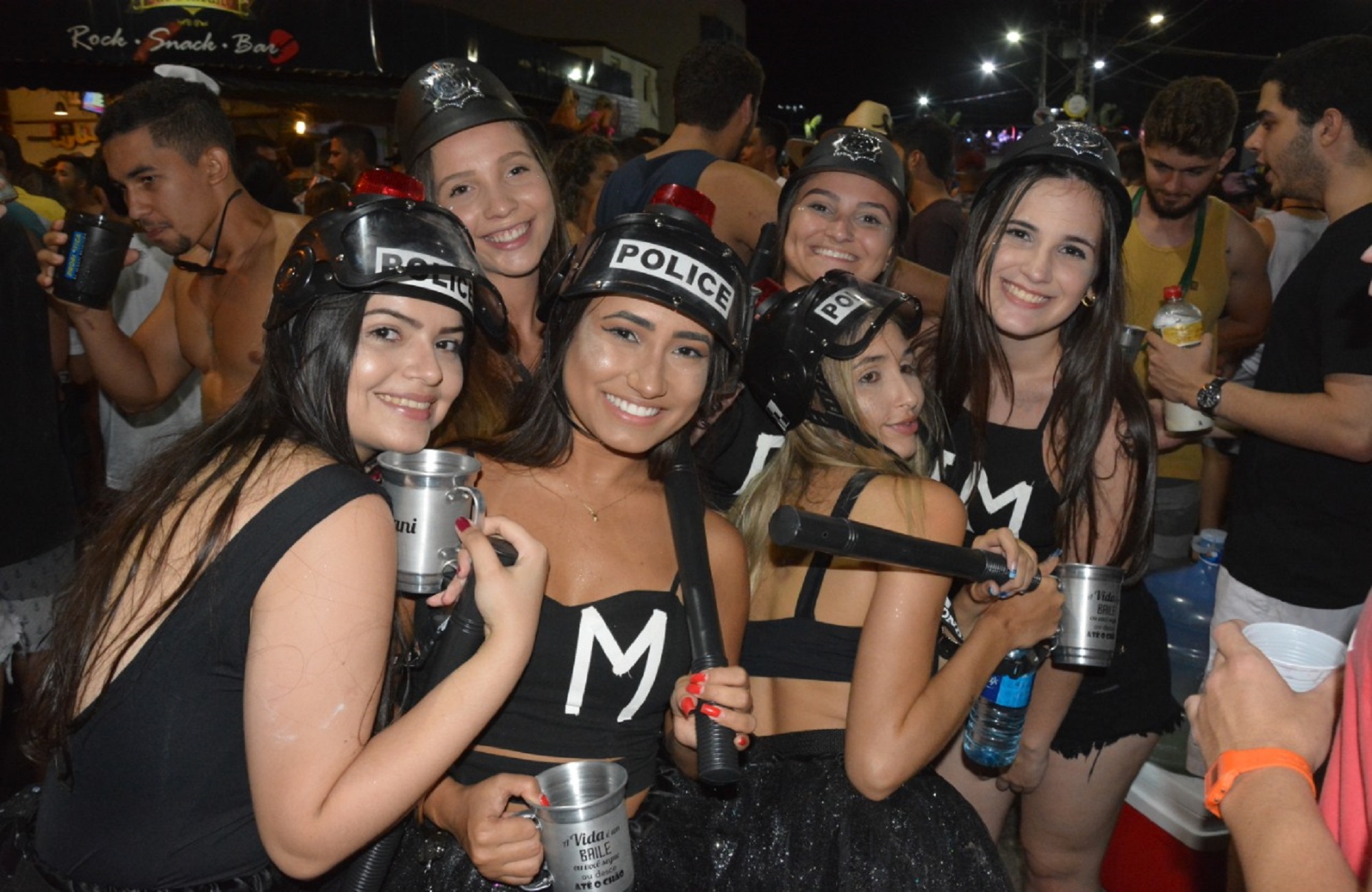 BATERIA AFINADA E MUITA ALEGRIA E TRADIÇÃO: OS BLOCOS DO CARNAVAL DE GURIRI SÃO UM ESPETÁCULO À PARTE