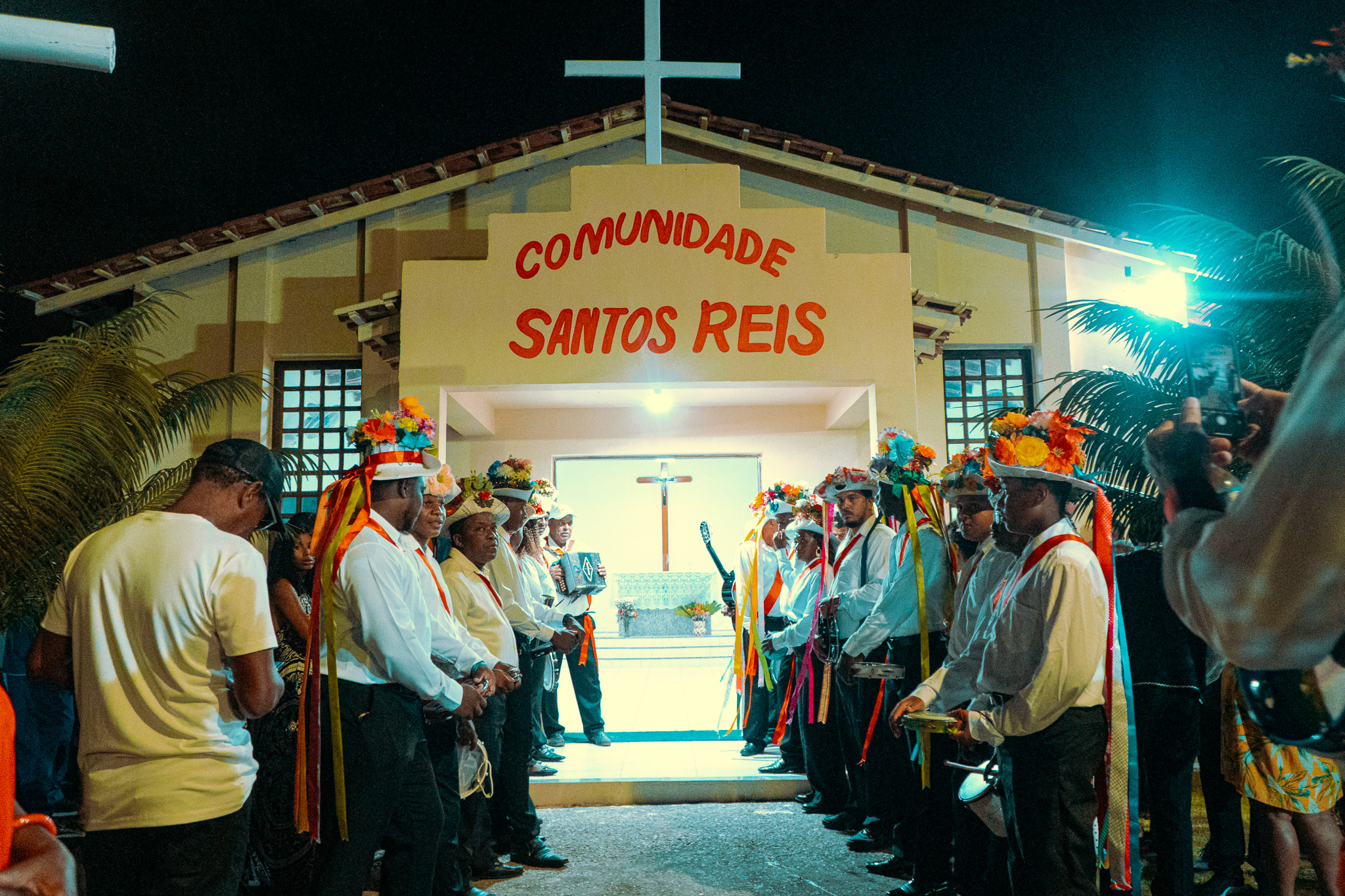 TRADIÇÃO E FÉ: BAIRRO PEDRA D’ÁGUA CELEBRA A FESTA DA FOLIA DOS SANTOS REIS