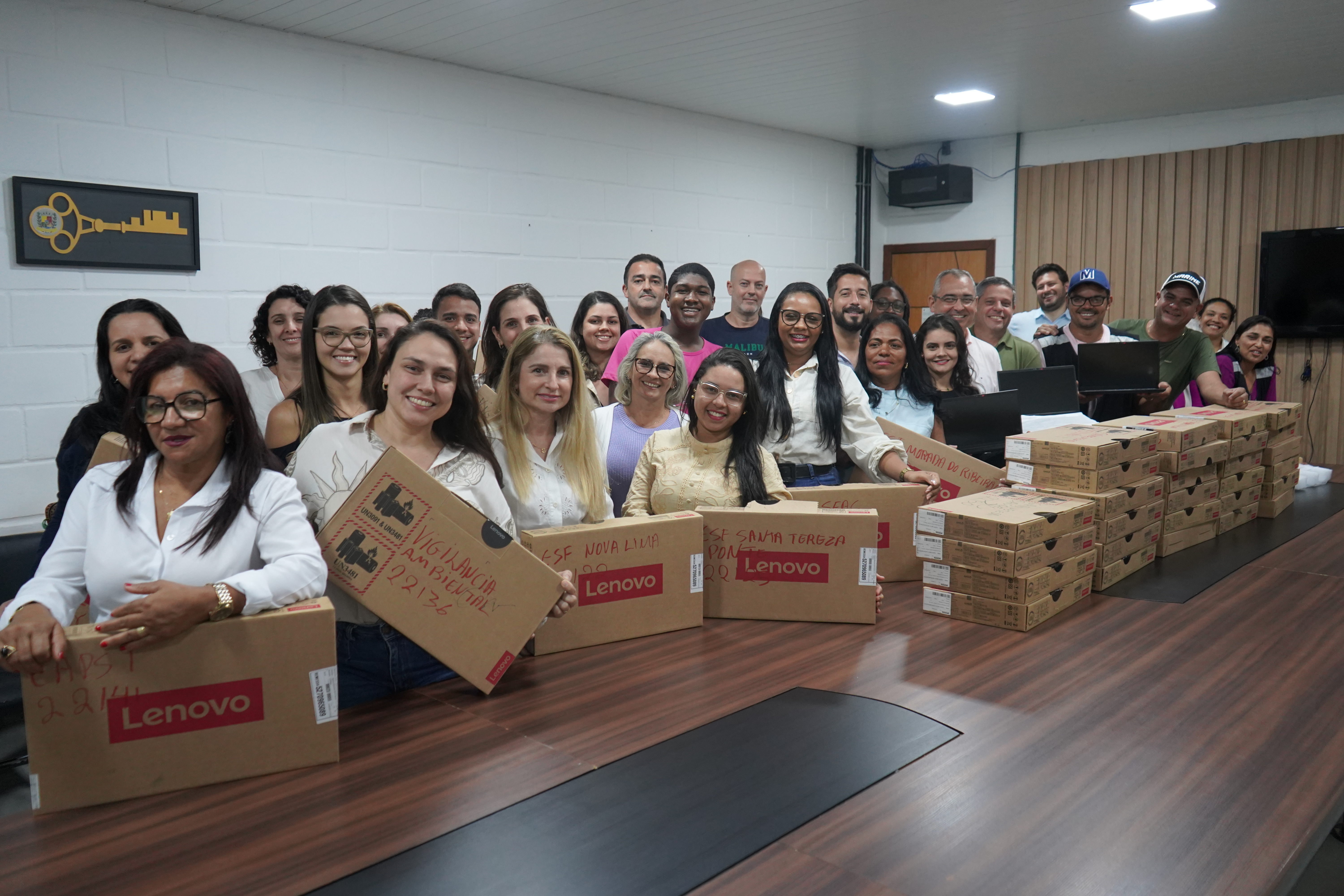 ENTREGA DE 55 NOTEBOOKS PARA PREFEITURA