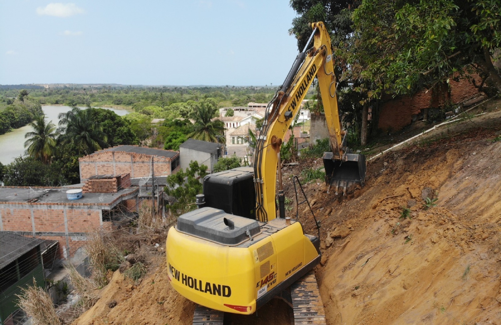 OBRAS DE REQUALIFICAÇÃO URBANA DO PORTO SÃO INICIADAS PELA LADEIRA DA RUA DOMINGOS RIOS: MAIS SEGURANÇA PARA A POPULAÇÃO