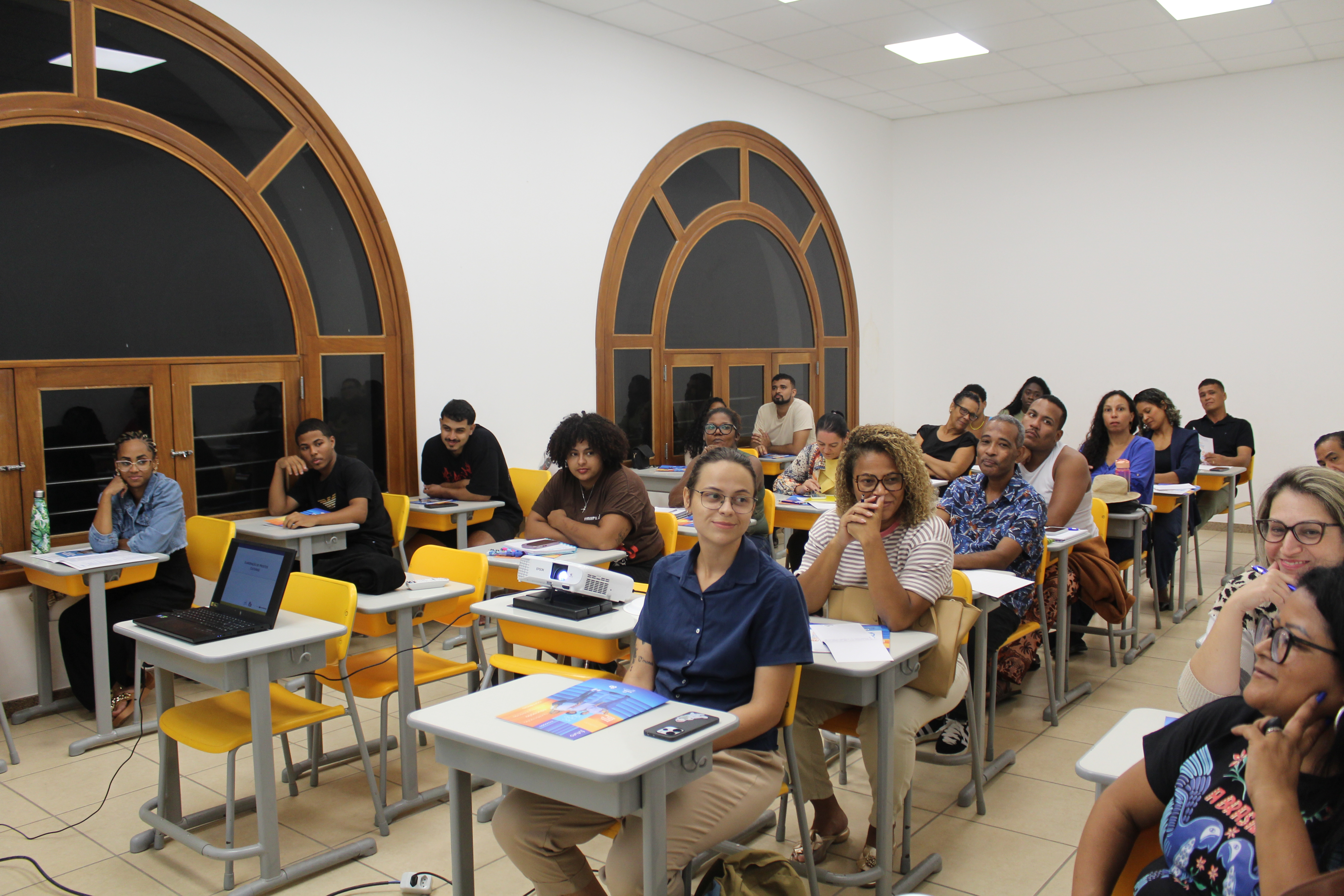 CURSO DE ELABORAÇÃO DE PROJETOS CULTURAIS CAPACITA AGENTES LOCAIS EM PARCERIA COM SENAC E SESC